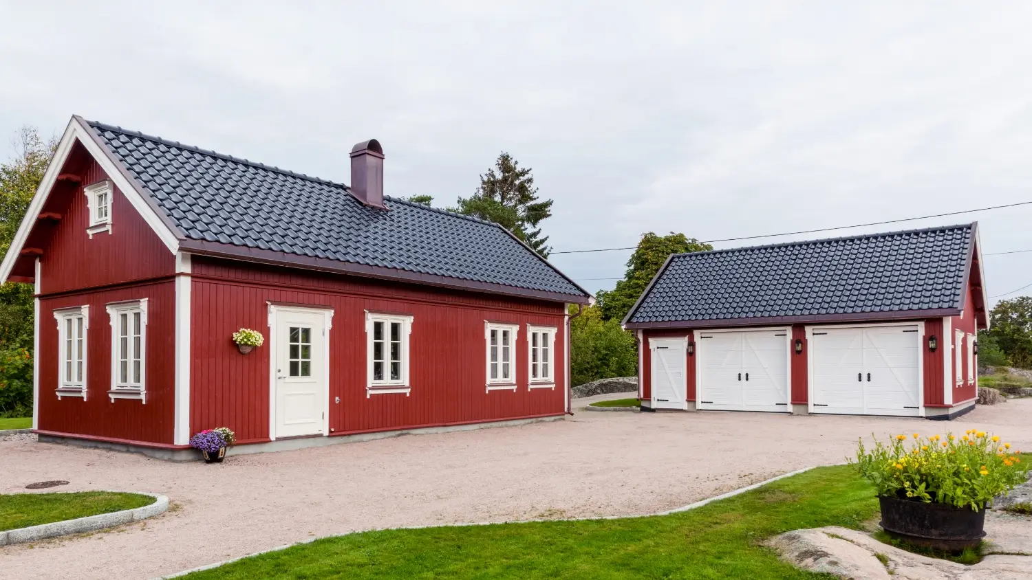 Karlshusgarasjene_Saltak_dobbel_doer