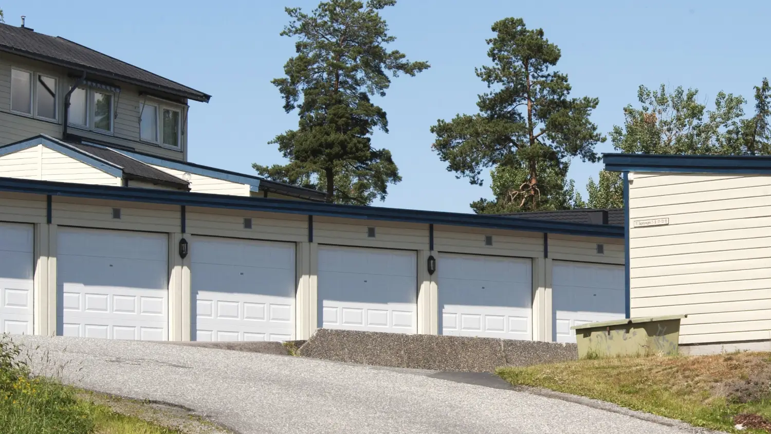 Karlshusgarasjene_befaring_rekkegarasje