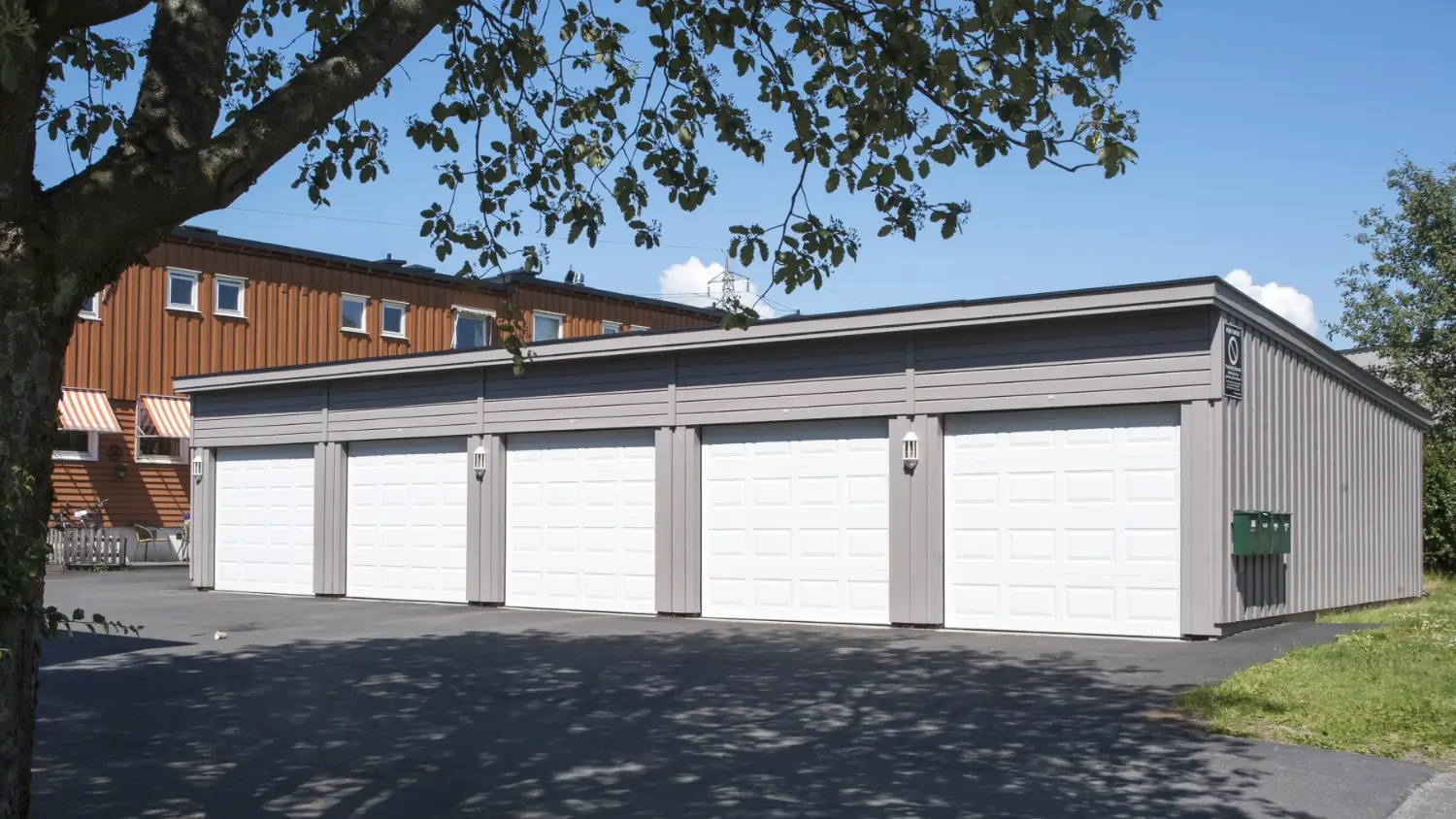 Karlshusgarasjene_rekkegarasje_hvordan-bestill