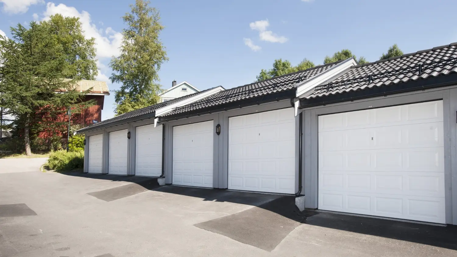 Karlshusgarasjene_rekkegarasje_pris