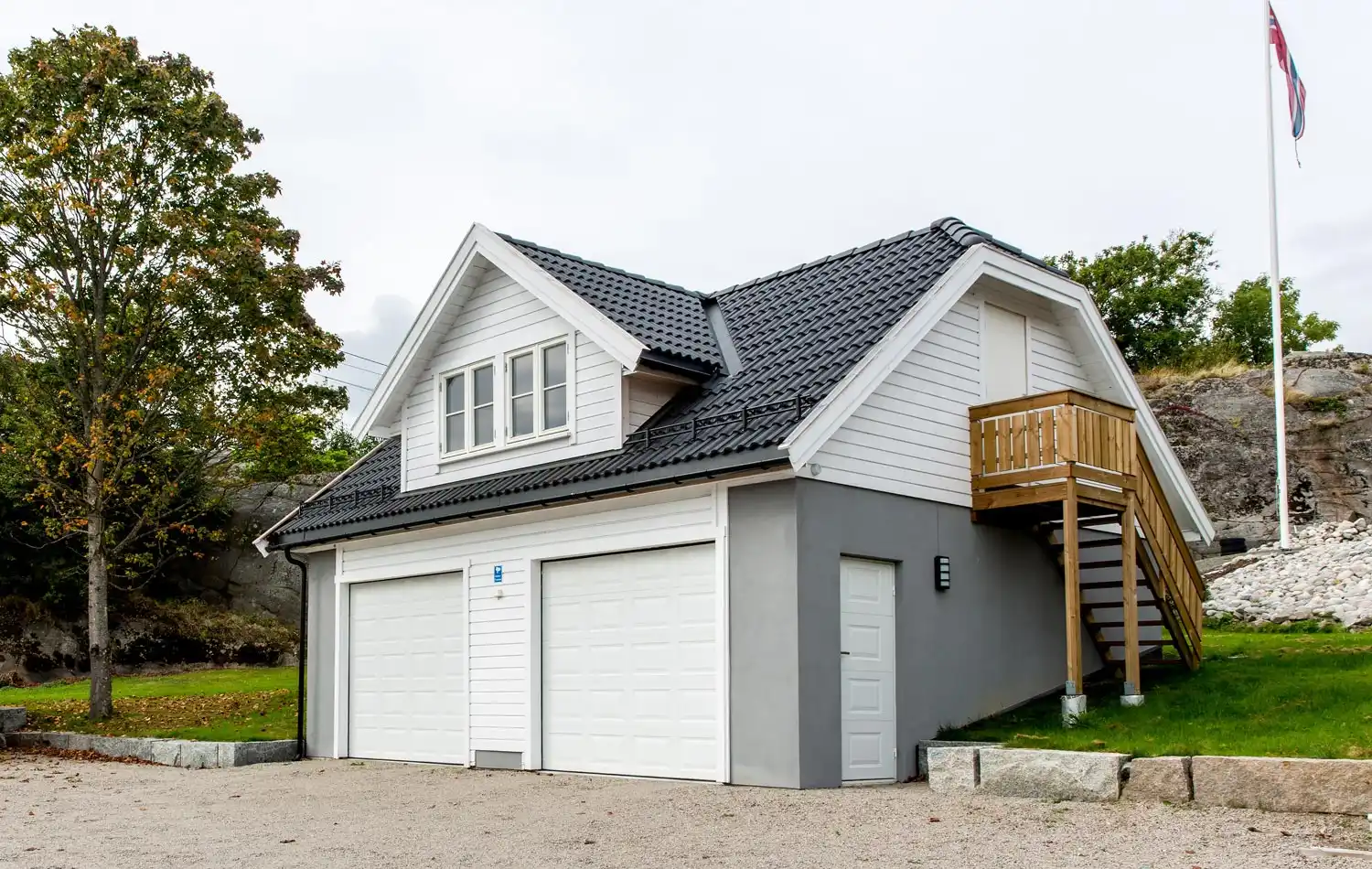 <a href='/bilder/referanser/halvalm-kvist/karlshusgarasjene_halvvalm-med-kvist_001.jpg' download>Last ned bilde</a>