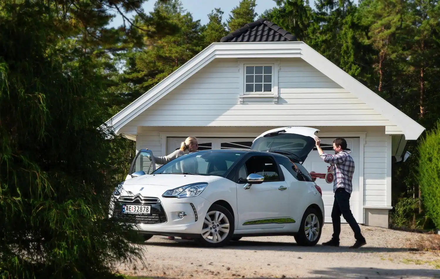 <a href='/bilder/referanser/halvvalmtak/karlshusgarasjene_halvvalmtak_001.jpg' download>Last ned bilde</a>