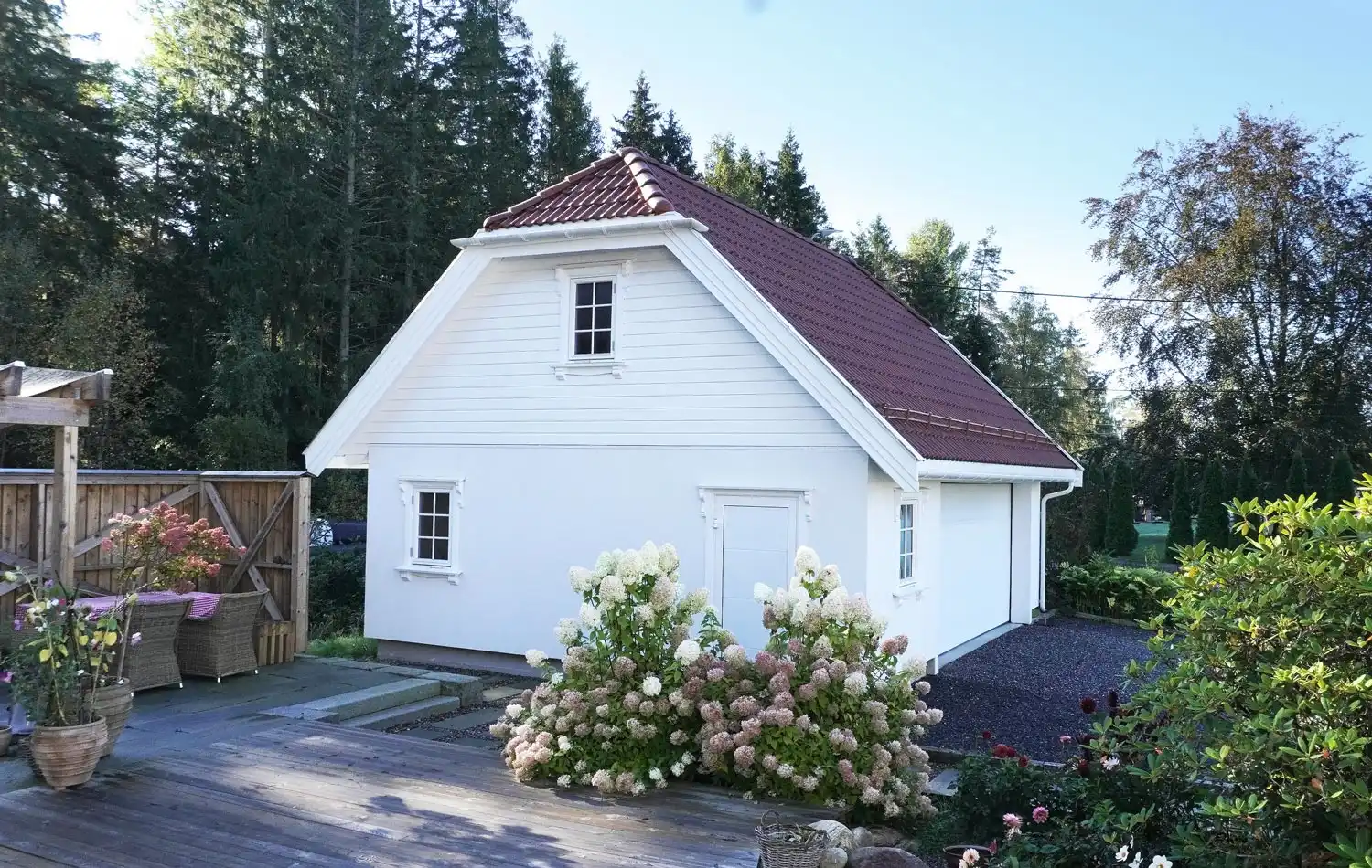 <a href='/bilder/referanser/halvvalmtak/karlshusgarasjene_halvvalmtak_003.jpg' download>Last ned bilde</a>