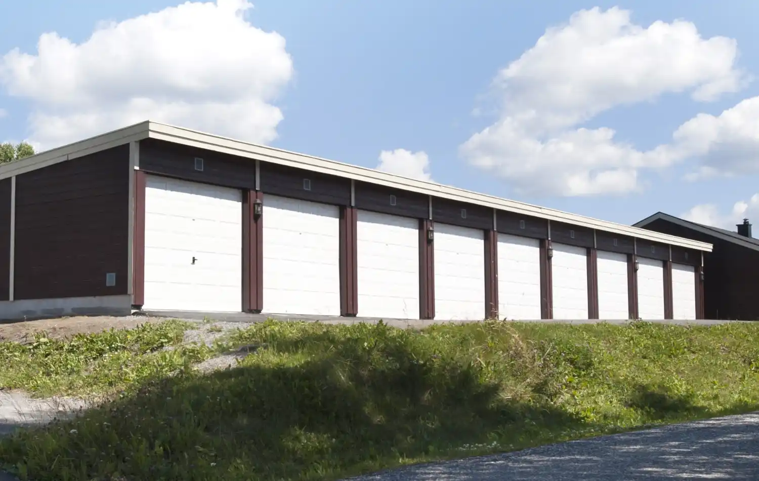 <a href='/bilder/referanser/rekkegarasjer/karlshusgarasjene_rekkegarasjer_004.jpg' download>Last ned bilde</a>