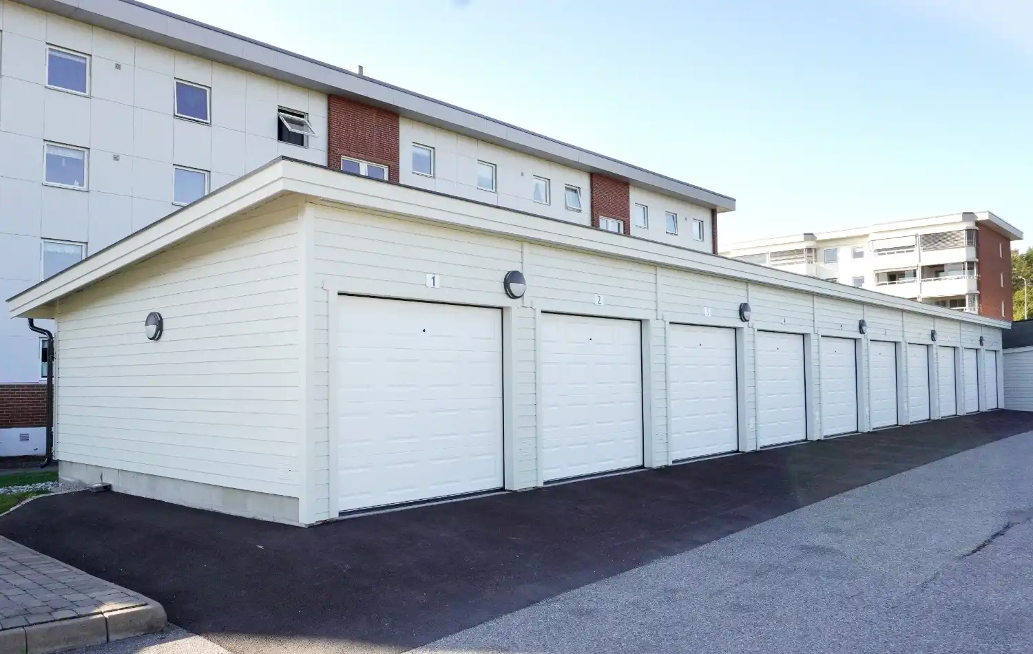 <a href='/bilder/referanser/rekkegarasjer/karlshusgarasjene_rekkegarasjer_007.jpg' download>Last ned bilde</a>