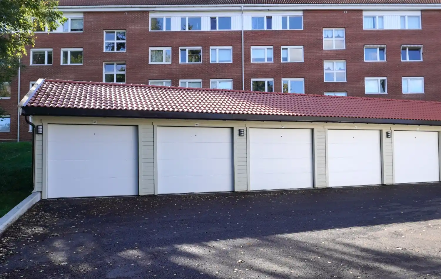 <a href='/bilder/referanser/rekkegarasjer/karlshusgarasjene_rekkegarasjer_012.jpg' download>Last ned bilde</a>