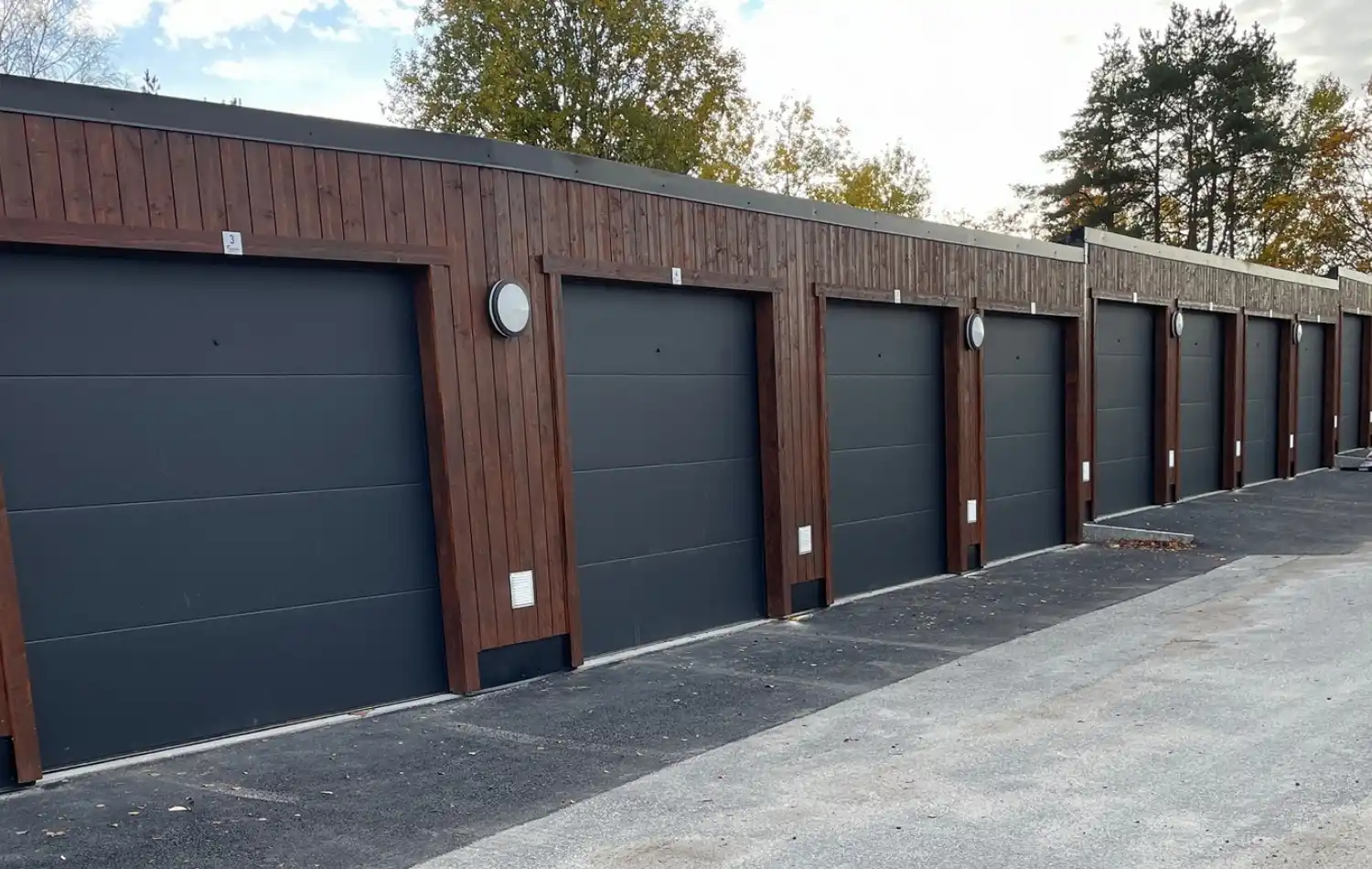 <a href='/bilder/referanser/rekkegarasjer/karlshusgarasjene_rekkegarasjer_015.jpg' download>Last ned bilde</a>