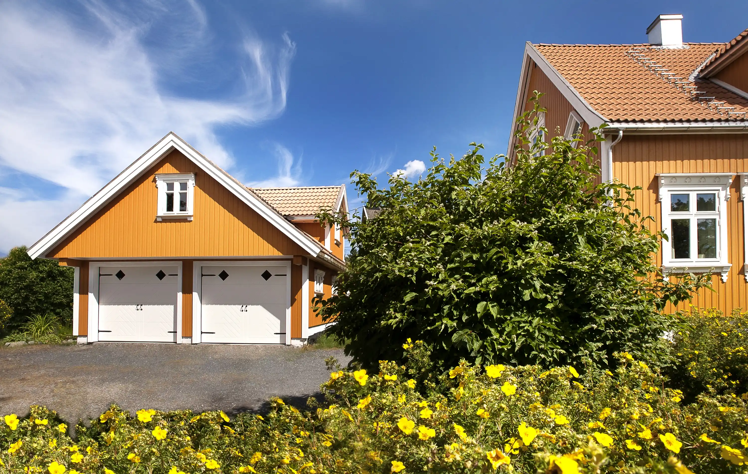 <a href='/bilder/referanser/saltak-dobbel-kvist/karlshusgarasjene_saltak-med-kvist_001.jpg' download>Last ned bilde</a>