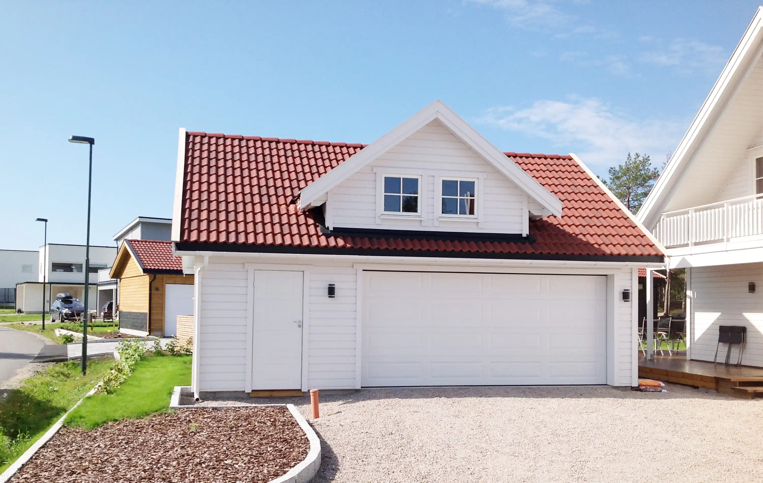 <a href='/bilder/referanser/saltak-dobbel-kvist/karlshusgarasjene_saltak-med-kvist_003.jpg' download>Last ned bilde</a>