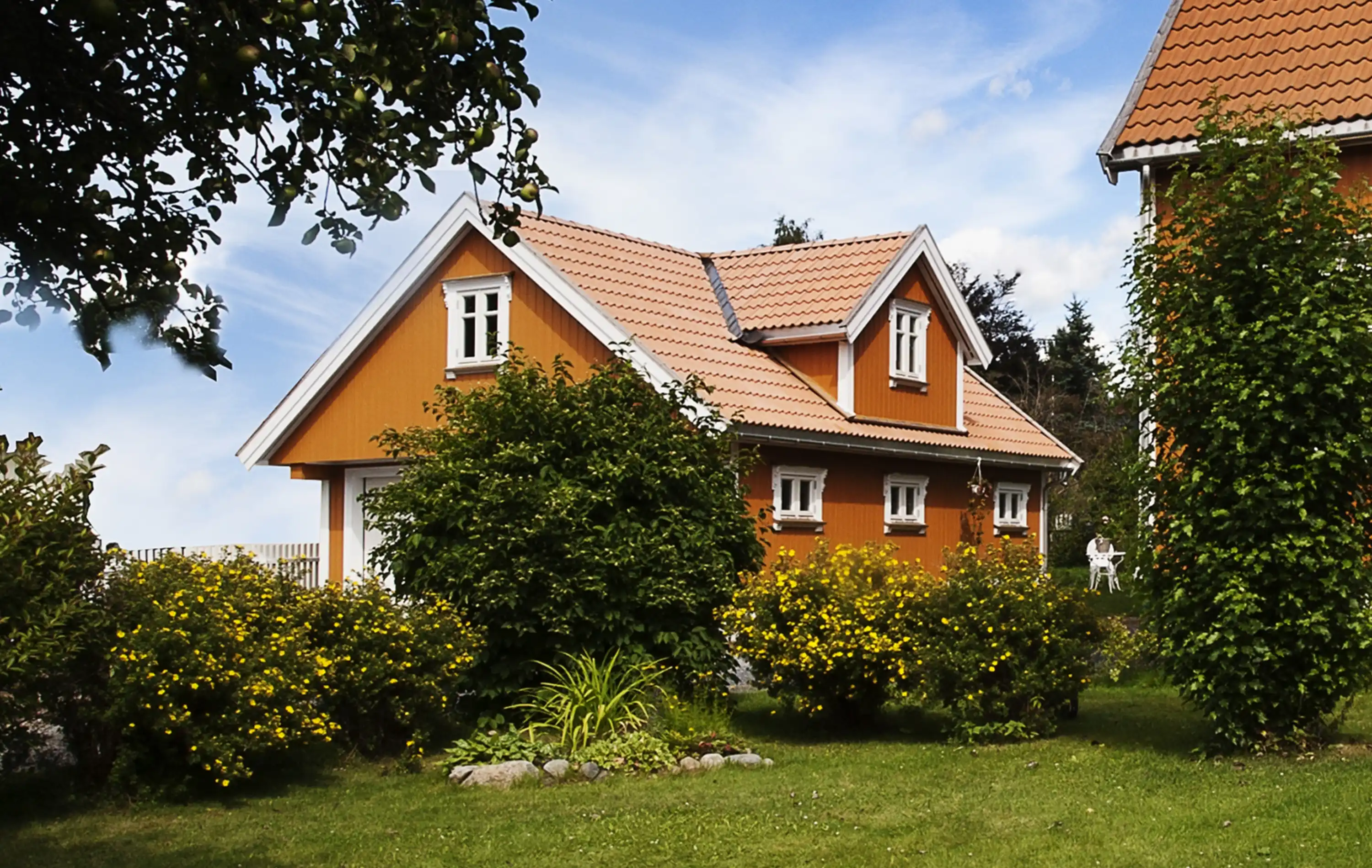 <a href='/bilder/referanser/saltak-dobbel-kvist/karlshusgarasjene_saltak-med-kvist_006.jpg' download>Last ned bilde</a>