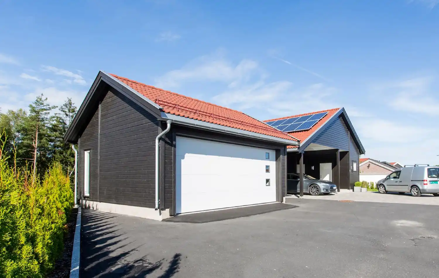 <a href='/bilder/referanser/saltak-dobbel/karlshusgarasjene_saltak_dobbel_002.jpg' download>Last ned bilde</a>