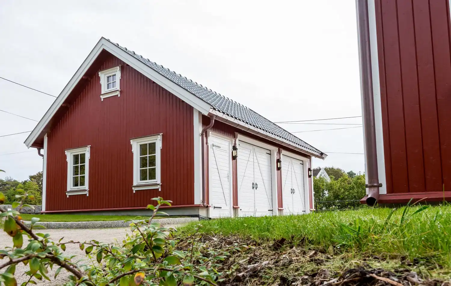 <a href='/bilder/referanser/saltak-dobbel/karlshusgarasjene_saltak_dobbel_004.jpg' download>Last ned bilde</a>