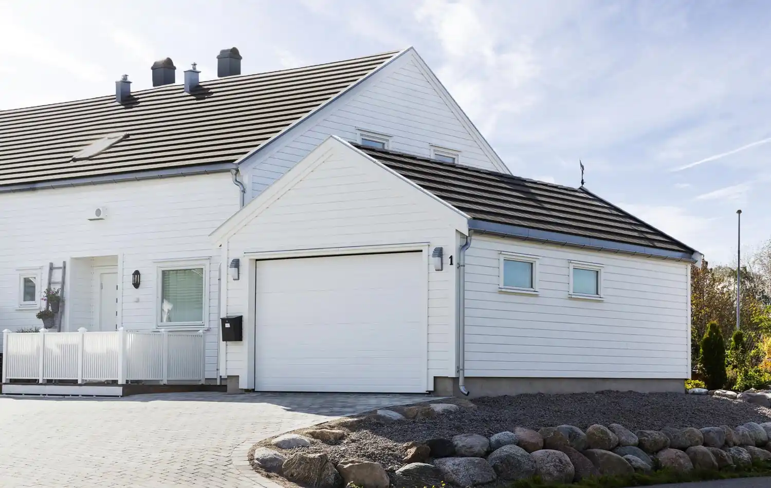 <a href='/bilder/referanser/saltak-dobbel/karlshusgarasjene_saltak_dobbel_007.jpg' download>Last ned bilde</a>