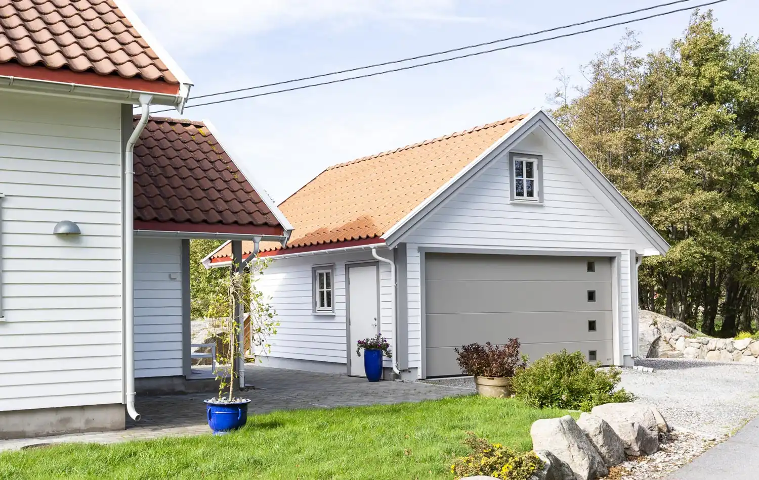 <a href='/bilder/referanser/saltak-dobbel/karlshusgarasjene_saltak_dobbel_008.jpg' download>Last ned bilde</a>