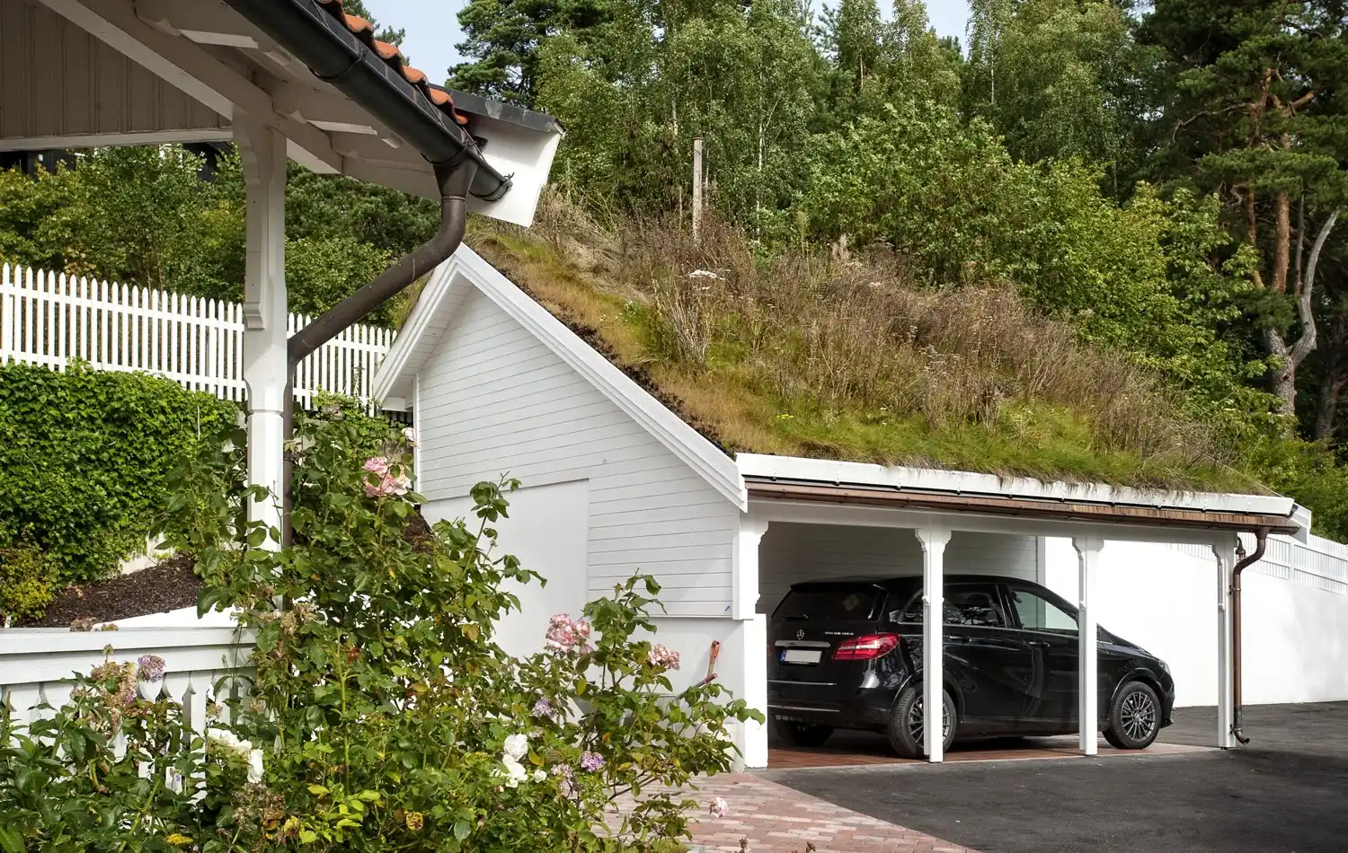 <a href='/bilder/referanser/saltak-dobbel/karlshusgarasjene_saltak_dobbel_012.jpg' download>Last ned bilde</a>