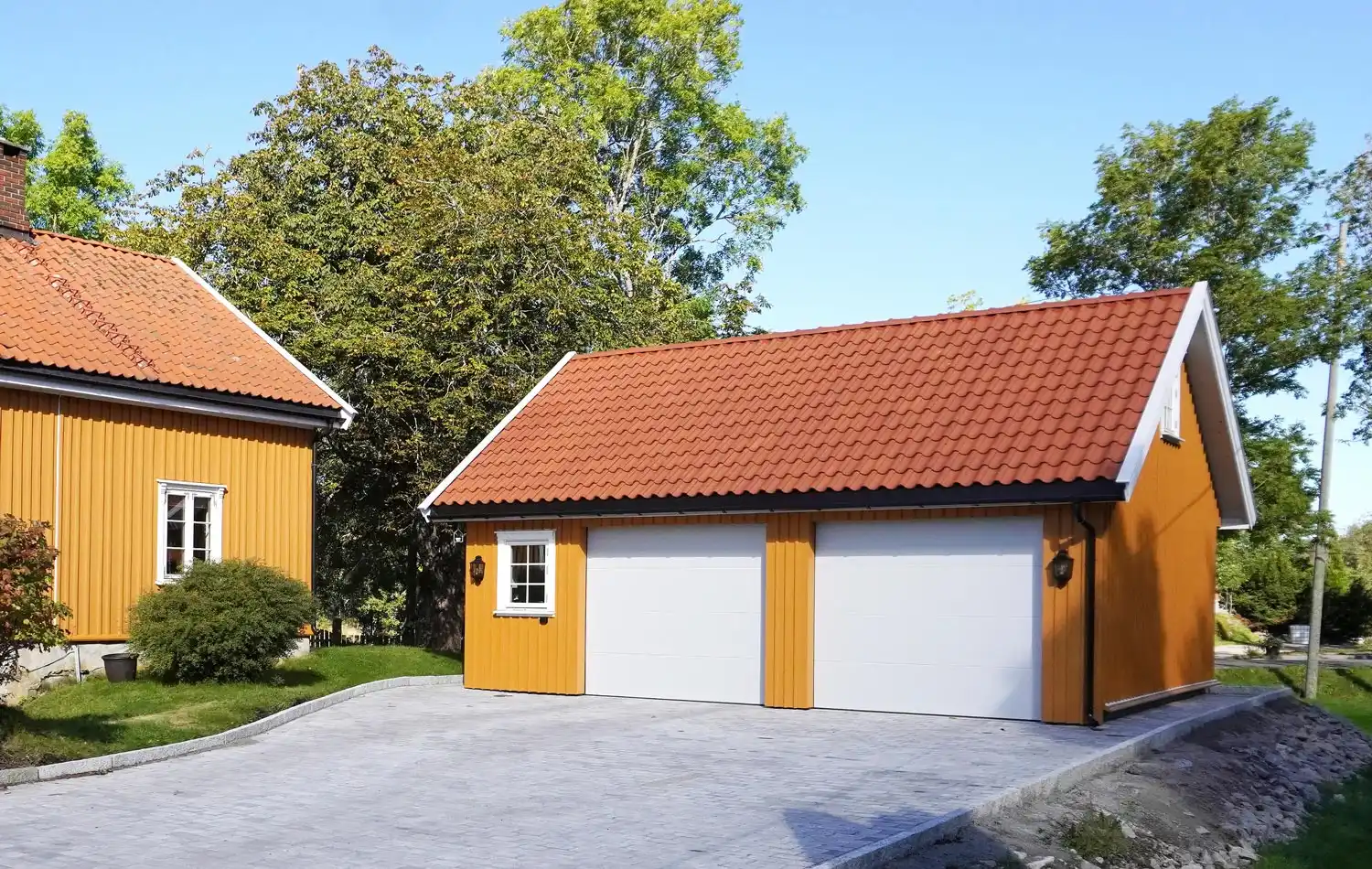 <a href='/bilder/referanser/saltak-dobbel/karlshusgarasjene_saltak_dobbel_014.jpg' download>Last ned bilde</a>