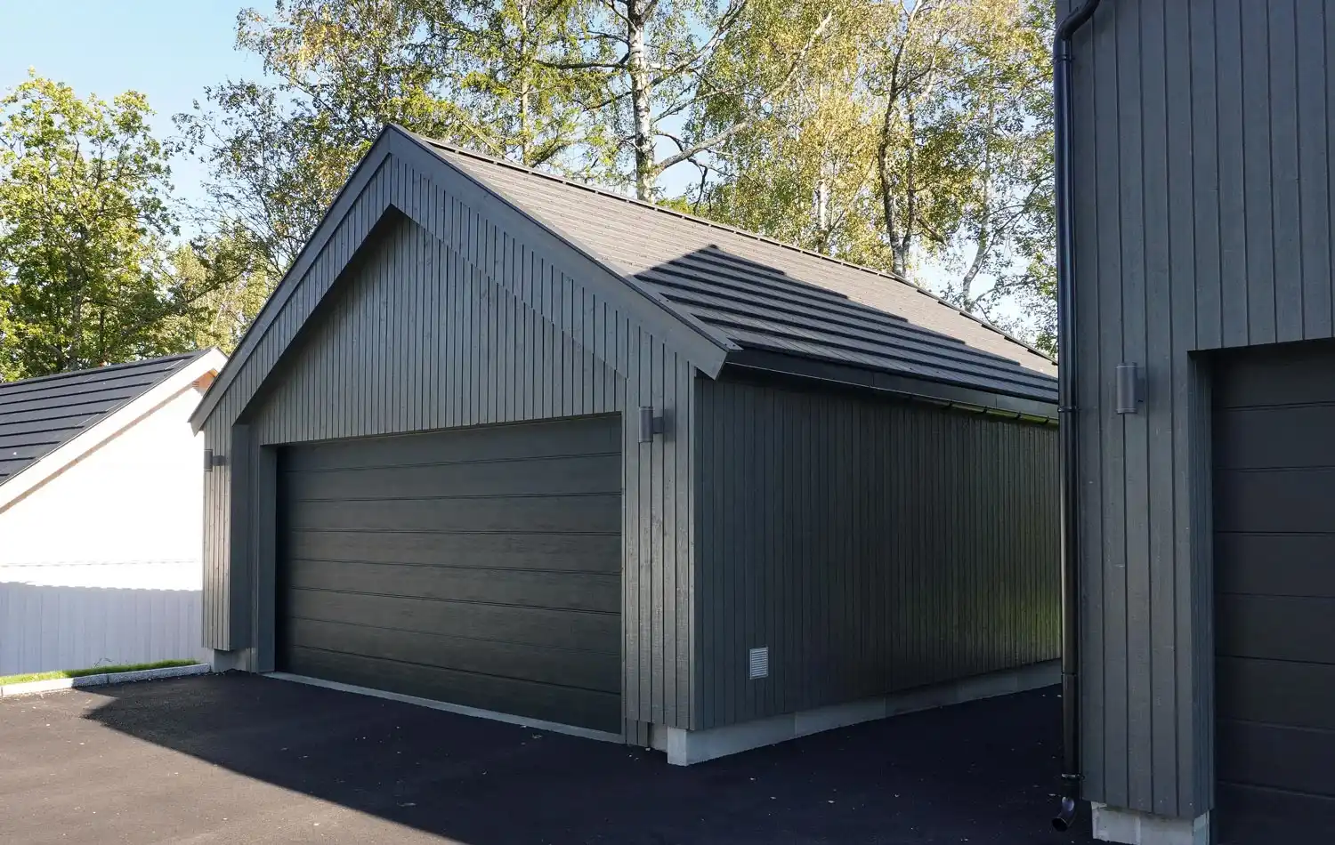 <a href='/bilder/referanser/saltak-dobbel/karlshusgarasjene_saltak_dobbel_016.jpg' download>Last ned bilde</a>