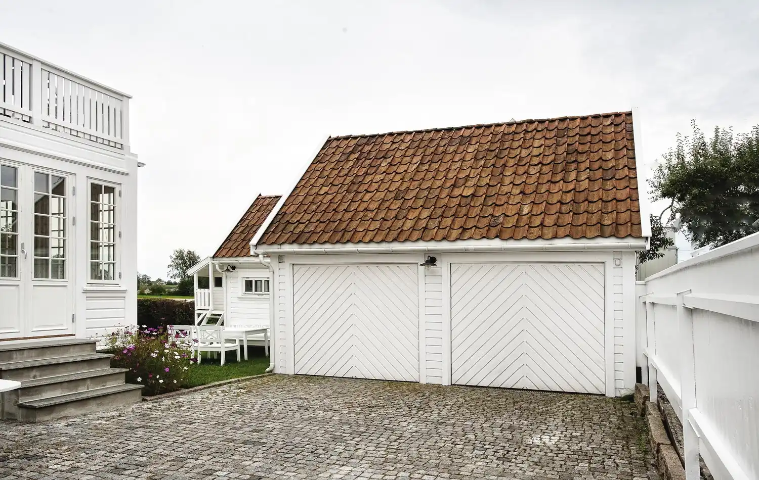 <a href='/bilder/referanser/saltak-dobbel/karlshusgarasjene_saltak_dobbel_020.jpg' download>Last ned bilde</a>