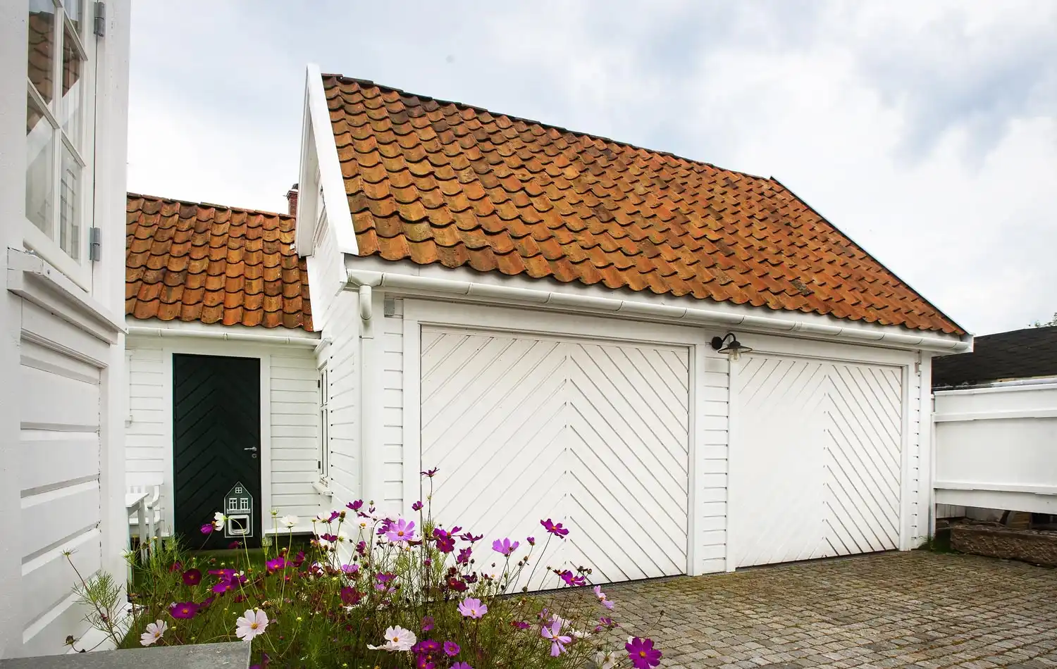 <a href='/bilder/referanser/saltak-dobbel/karlshusgarasjene_saltak_dobbel_021.jpg' download>Last ned bilde</a>