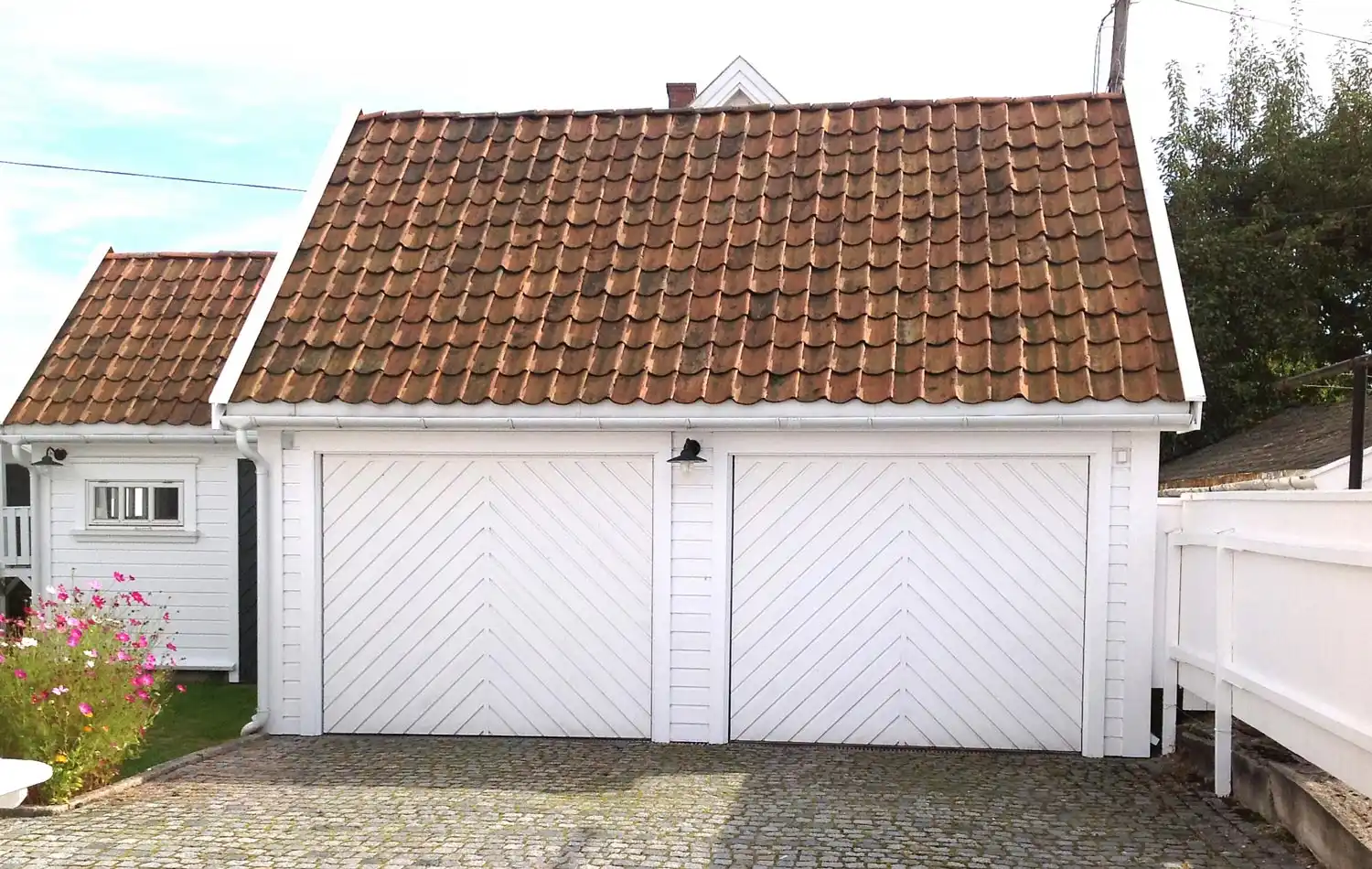 <a href='/bilder/referanser/saltak-dobbel/karlshusgarasjene_saltak_dobbel_022.jpg' download>Last ned bilde</a>