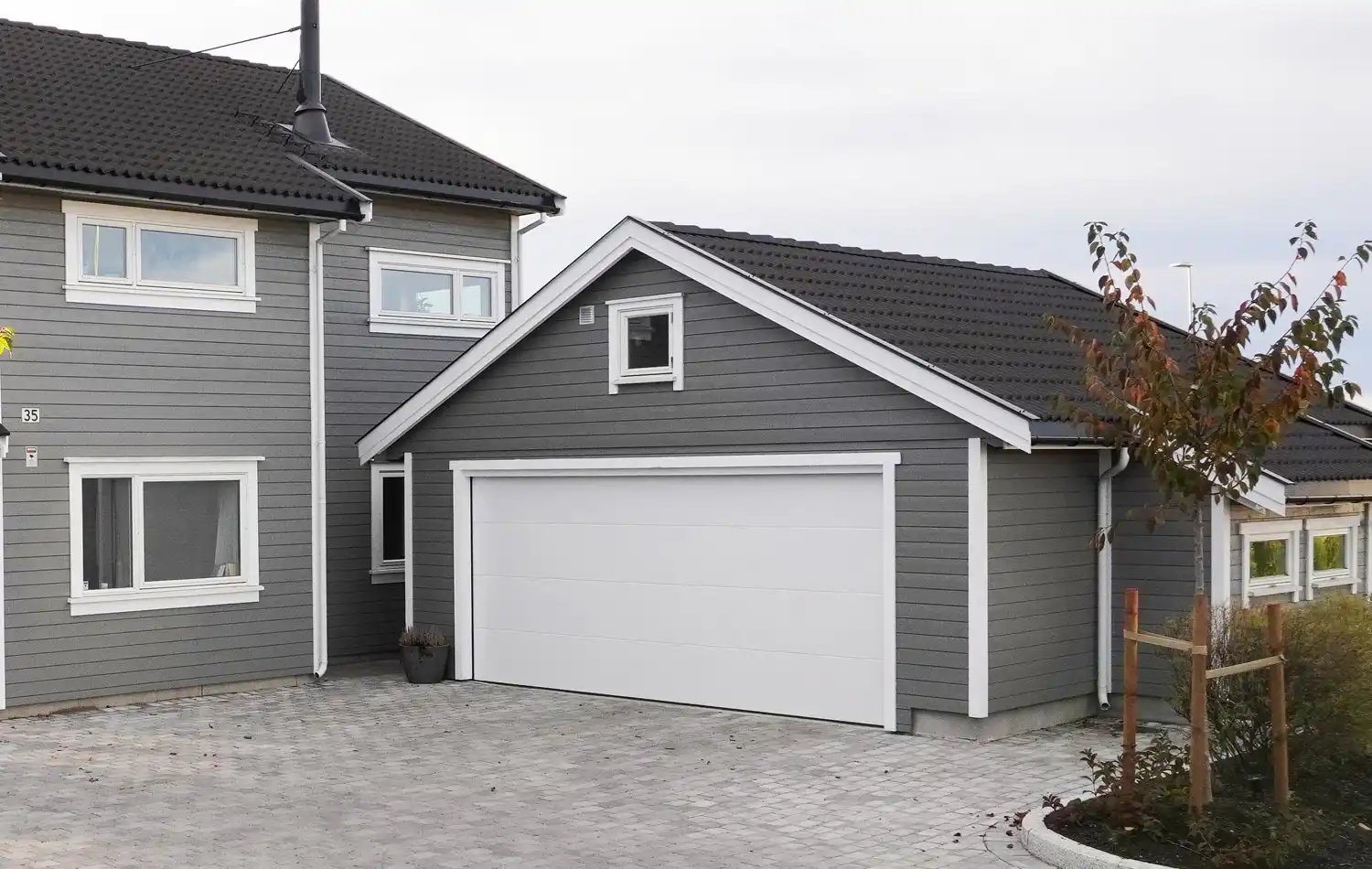 <a href='/bilder/referanser/saltak-dobbel/karlshusgarasjene_saltak_dobbel_027.jpg' download>Last ned bilde</a>