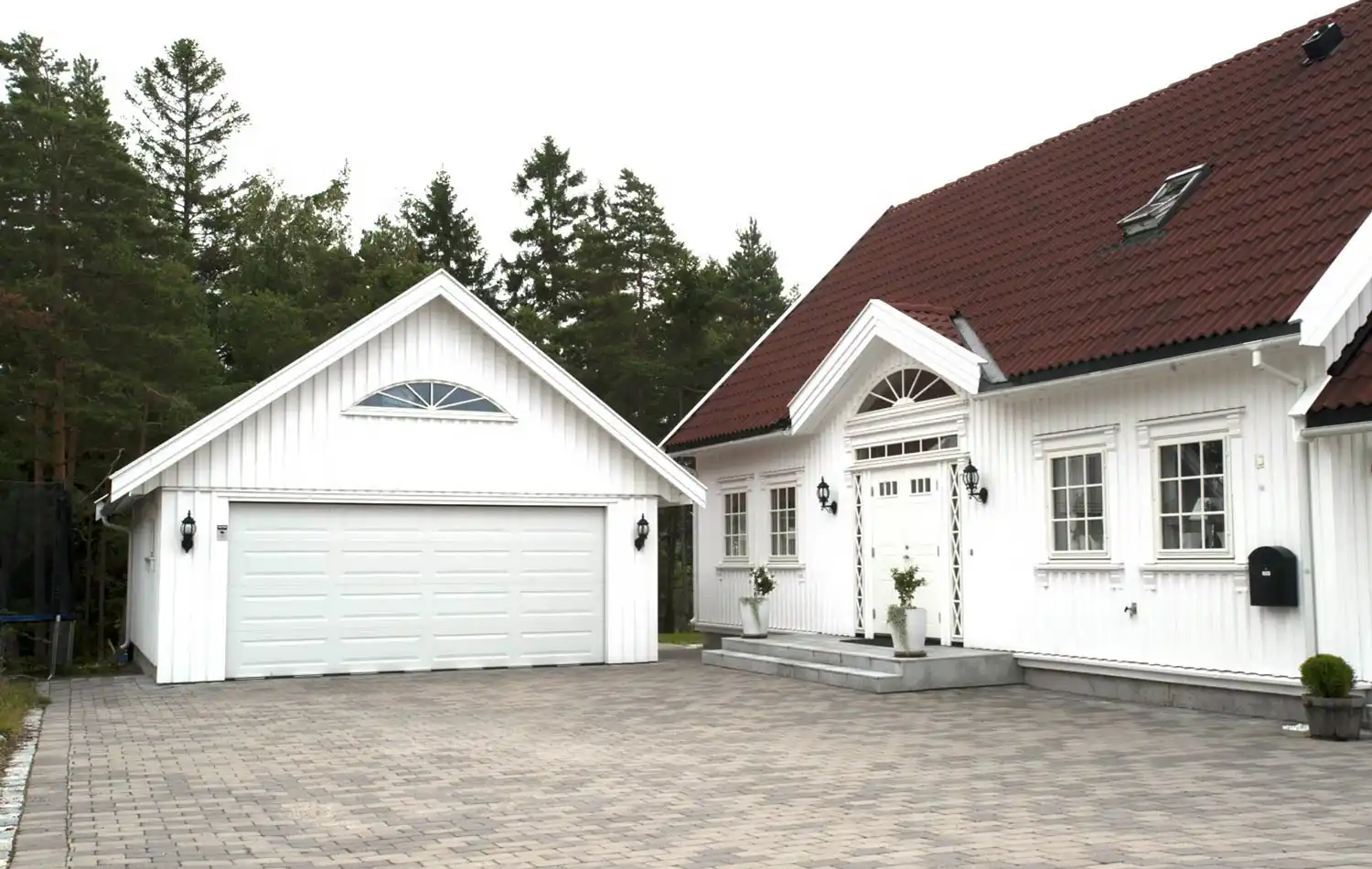 <a href='/bilder/referanser/saltak-dobbel/karlshusgarasjene_saltak_dobbel_028.jpg' download>Last ned bilde</a>