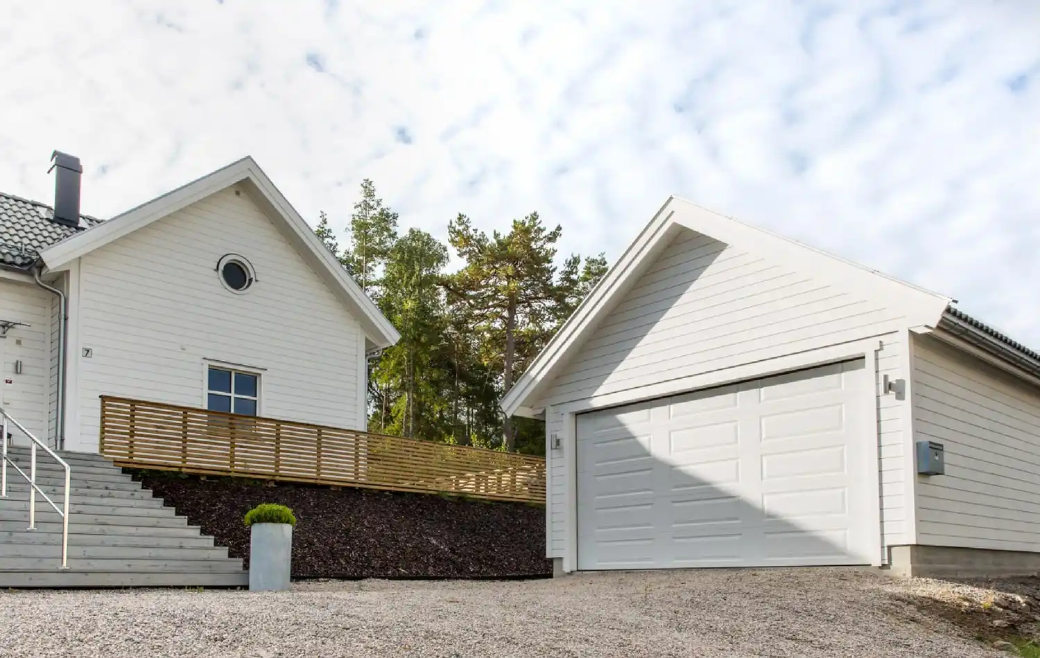 <a href='/bilder/referanser/saltak-dobbel/karlshusgarasjene_saltak_dobbel_031.jpg' download>Last ned bilde</a>