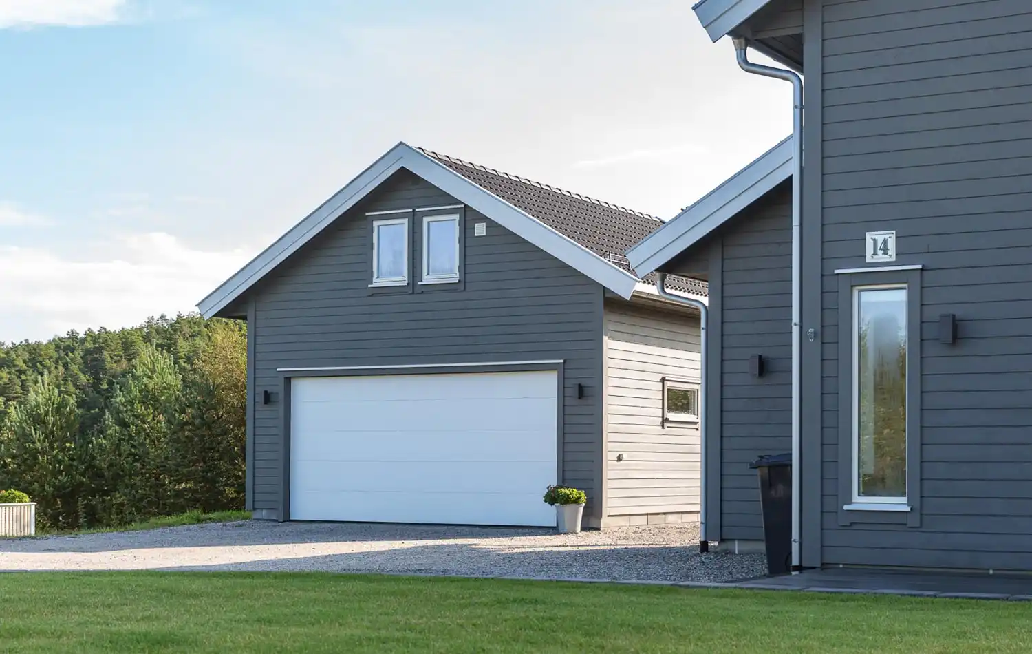 <a href='/bilder/referanser/saltak-dobbel/karlshusgarasjene_saltak_dobbel_032.jpg' download>Last ned bilde</a>