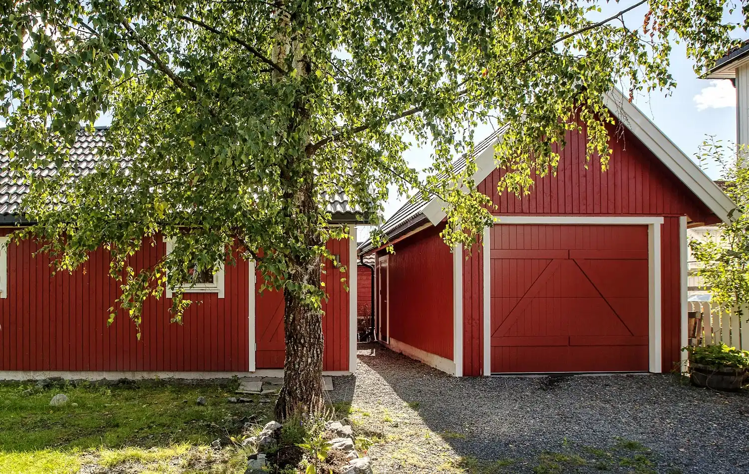 <a href='/bilder/referanser/saltak-dobbel/karlshusgarasjene_saltak_dobbel_033.jpg' download>Last ned bilde</a>