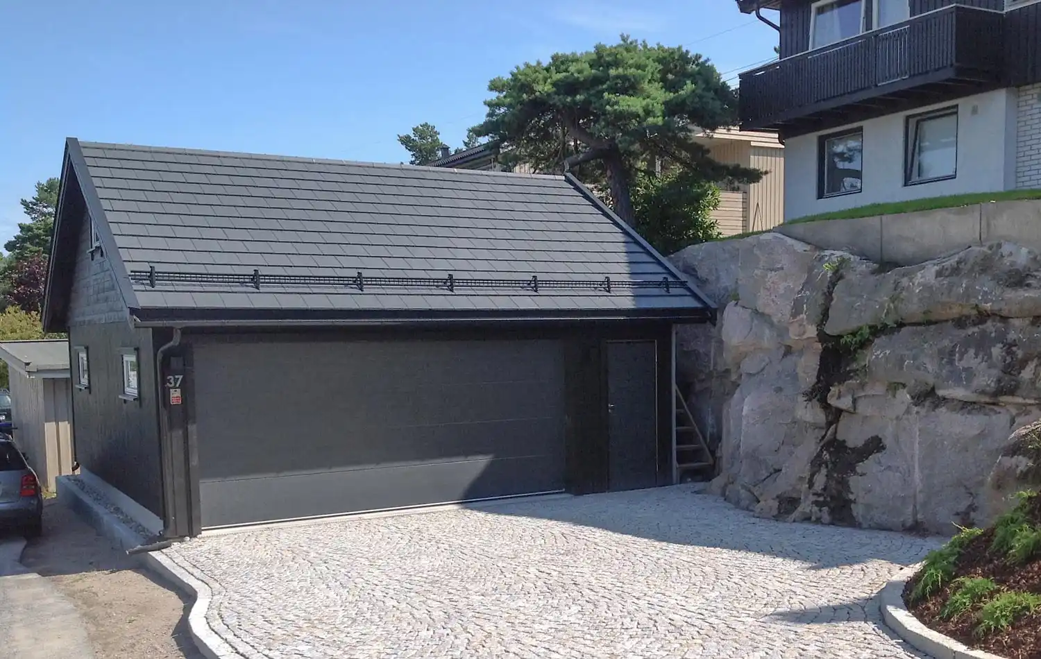 <a href='/bilder/referanser/saltak-dobbel/karlshusgarasjene_saltak_dobbel_036.jpg' download>Last ned bilde</a>