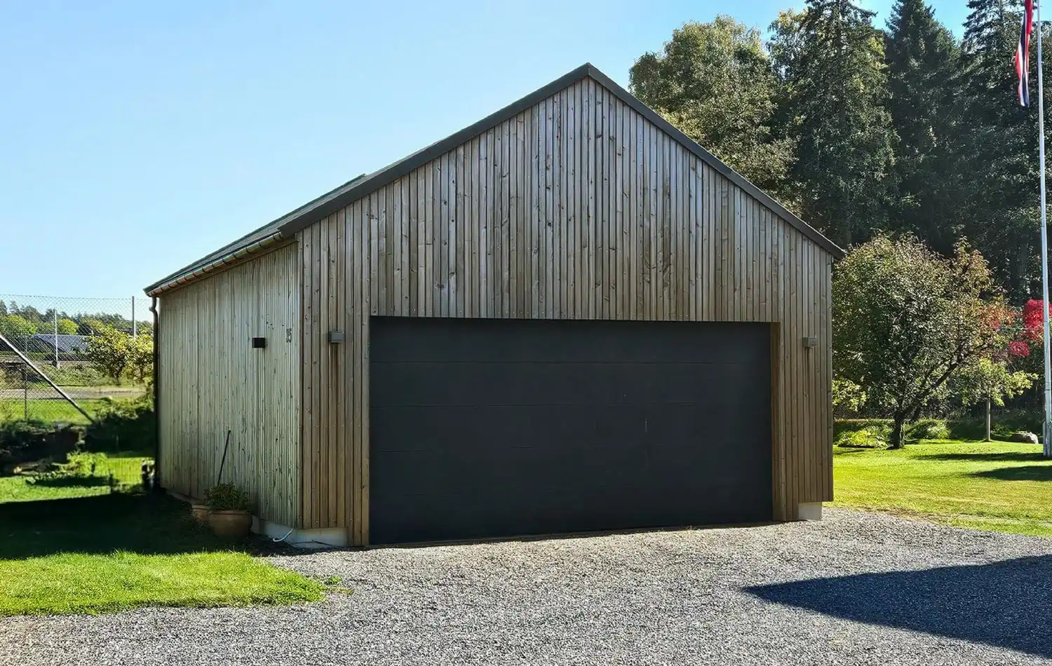 <a href='/bilder/referanser/saltak-dobbel/karlshusgarasjene_saltak_dobbel_038.jpg' download>Last ned bilde</a>