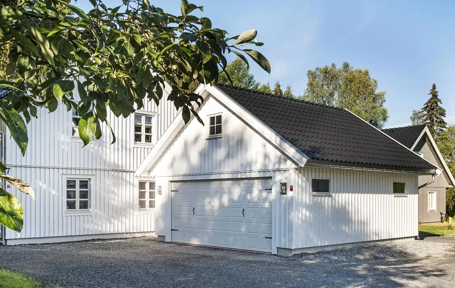 <a href='/bilder/referanser/saltak-dobbel/karlshusgarasjene_saltak_dobbel_040.jpg' download>Last ned bilde</a>