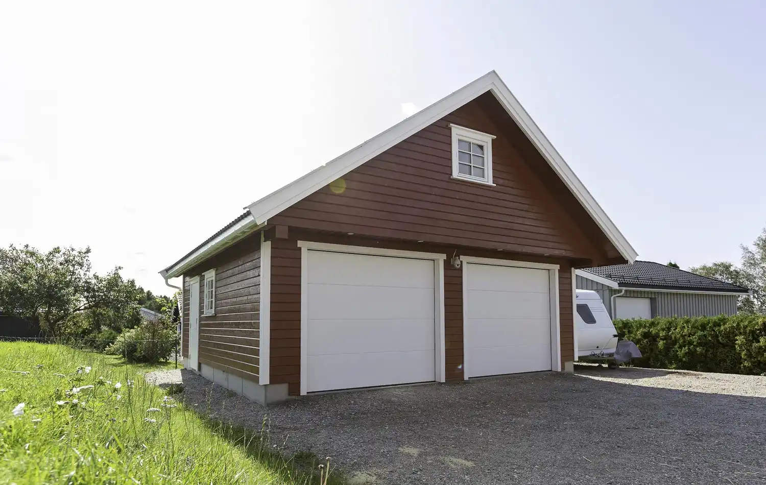 <a href='/bilder/referanser/saltak-dobbel/karlshusgarasjene_saltak_dobbel_044.jpg' download>Last ned bilde</a>