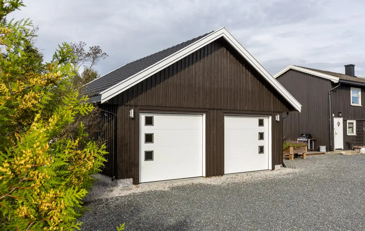 <a href='/bilder/referanser/saltak-dobbel/karlshusgarasjene_saltak_dobbel_046.jpg' download>Last ned bilde</a>