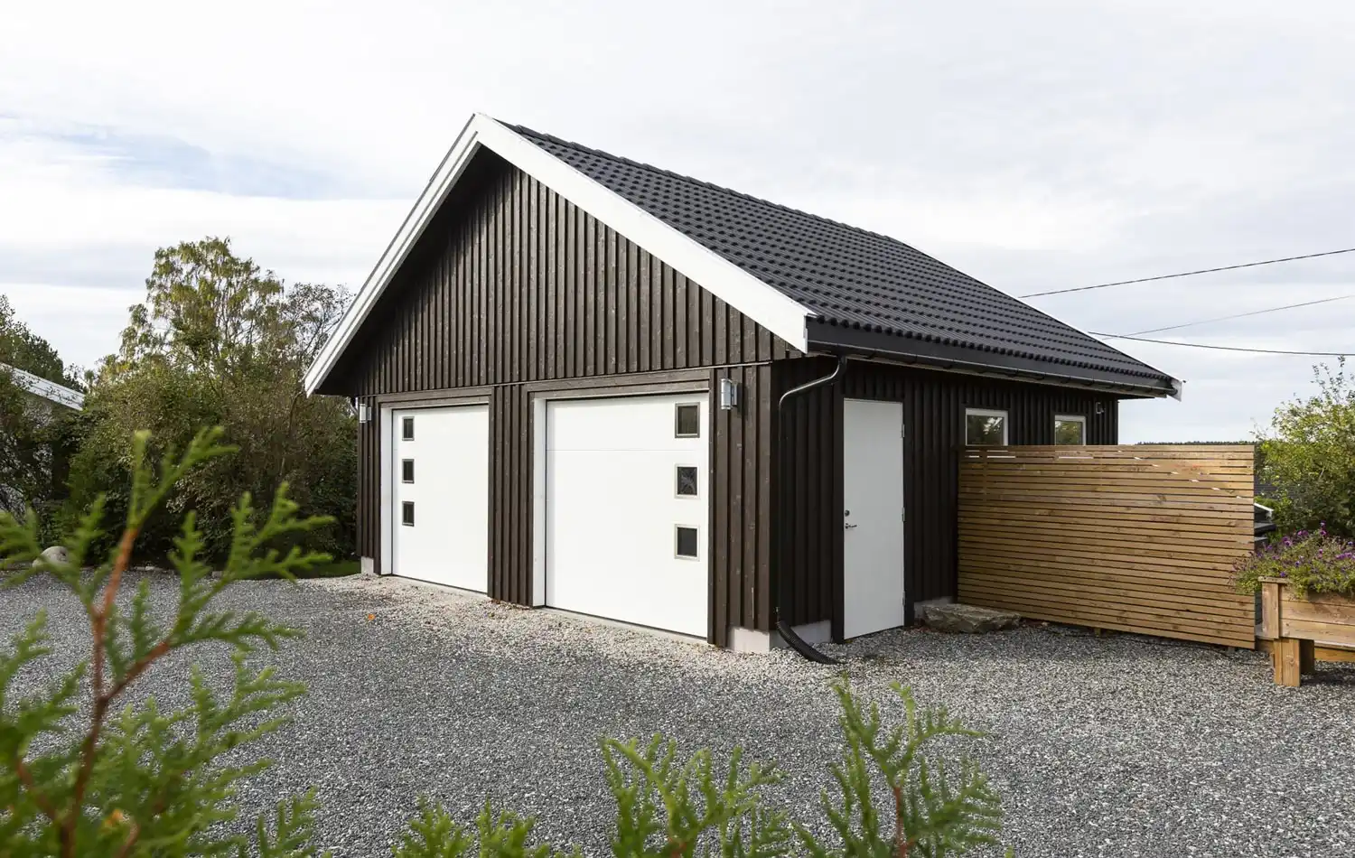 <a href='/bilder/referanser/saltak-dobbel/karlshusgarasjene_saltak_dobbel_047.jpg' download>Last ned bilde</a>