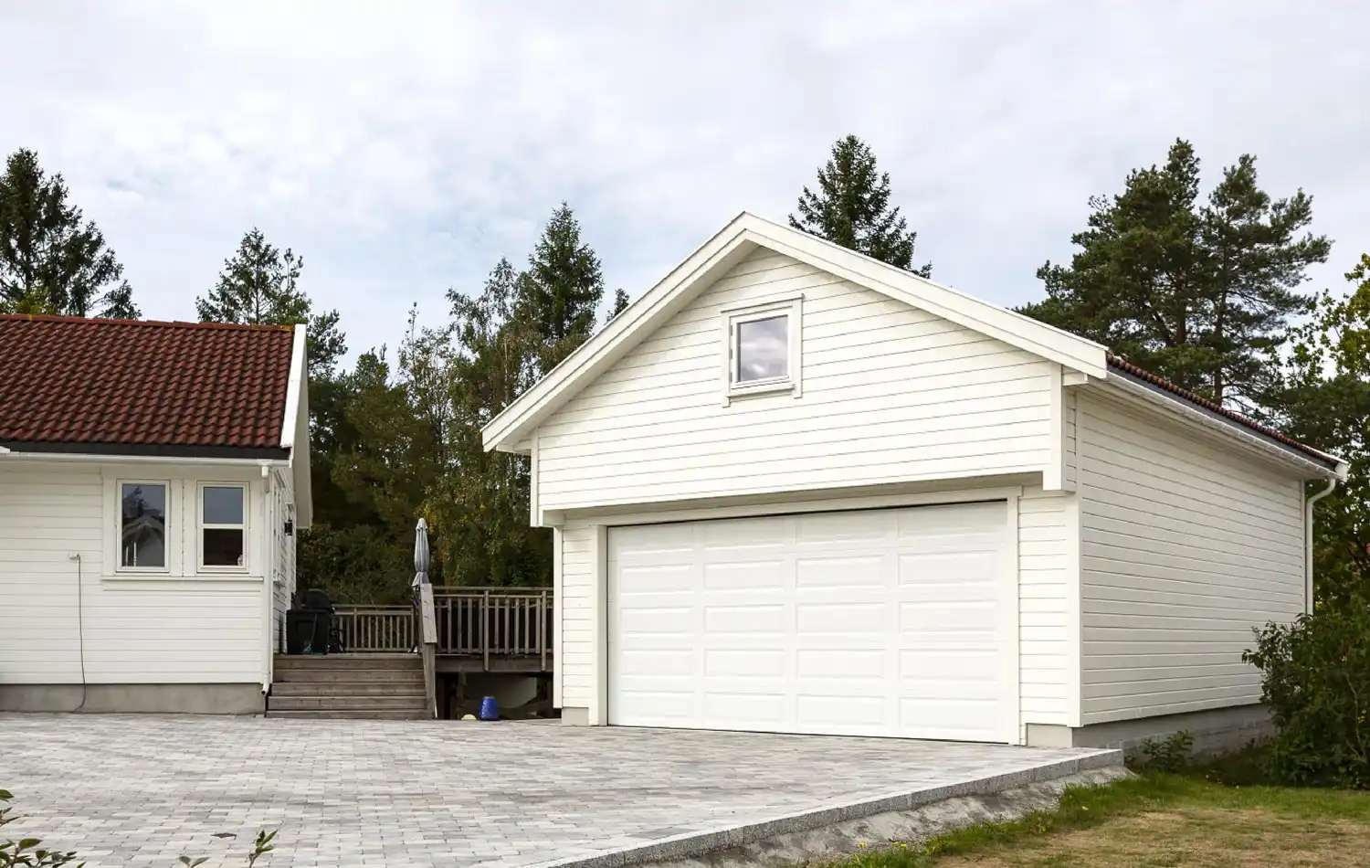 <a href='/bilder/referanser/saltak-dobbel/karlshusgarasjene_saltak_dobbel_054.jpg' download>Last ned bilde</a>