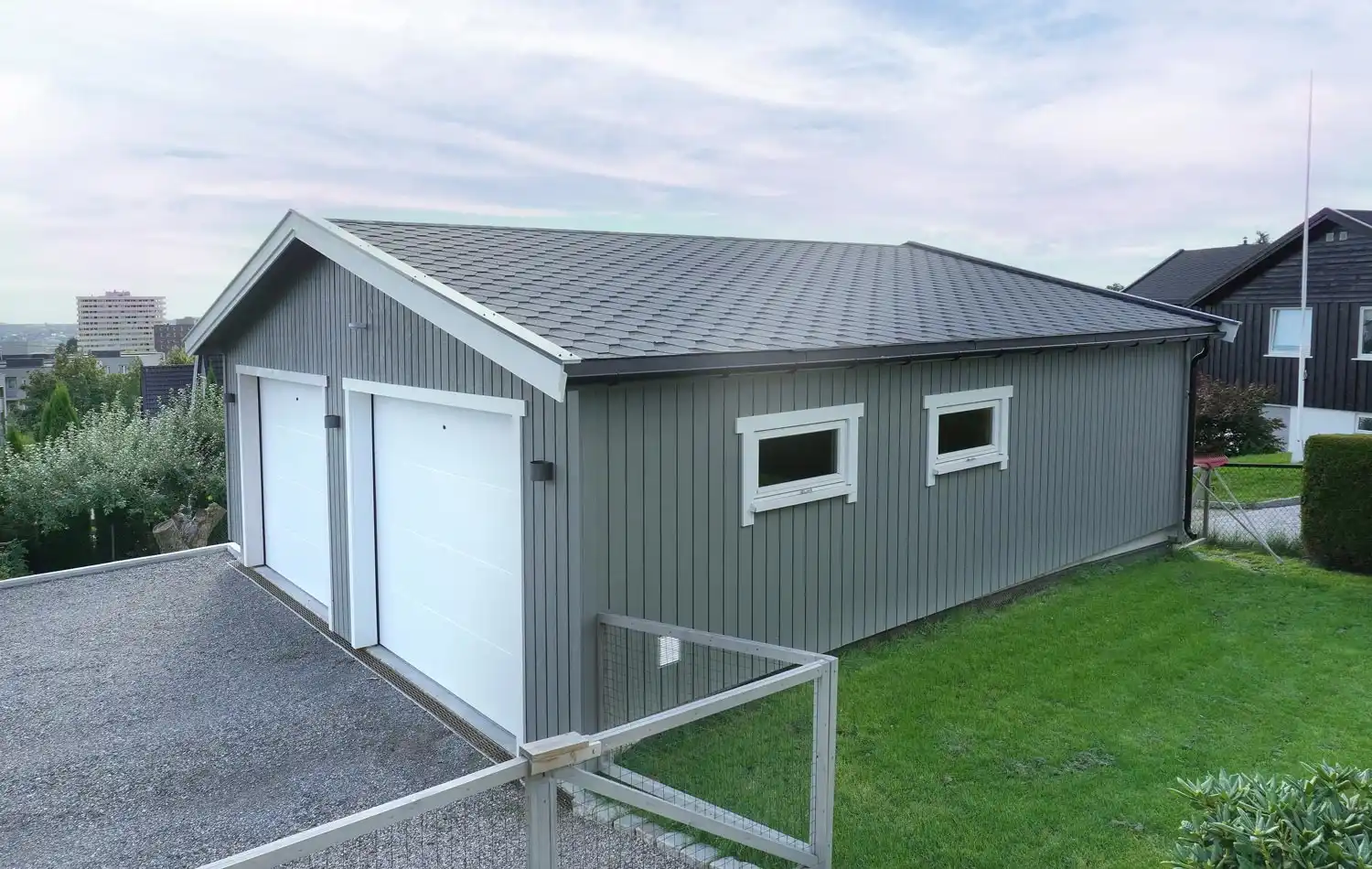 <a href='/bilder/referanser/saltak-dobbel/karlshusgarasjene_saltak_dobbel_057.jpg' download>Last ned bilde</a>