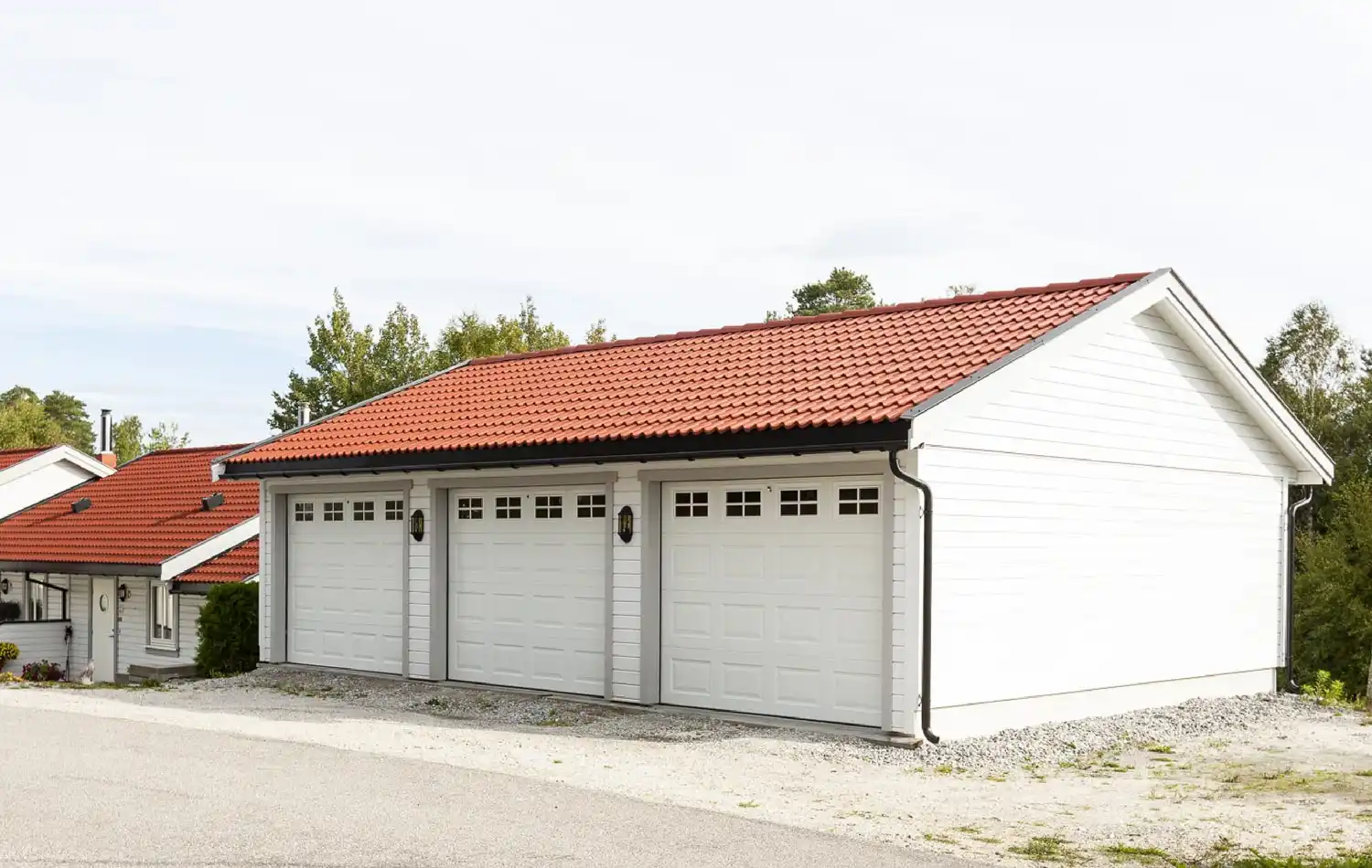 <a href='/bilder/referanser/saltak-dobbel/karlshusgarasjene_saltak_dobbel_062.jpg' download>Last ned bilde</a>