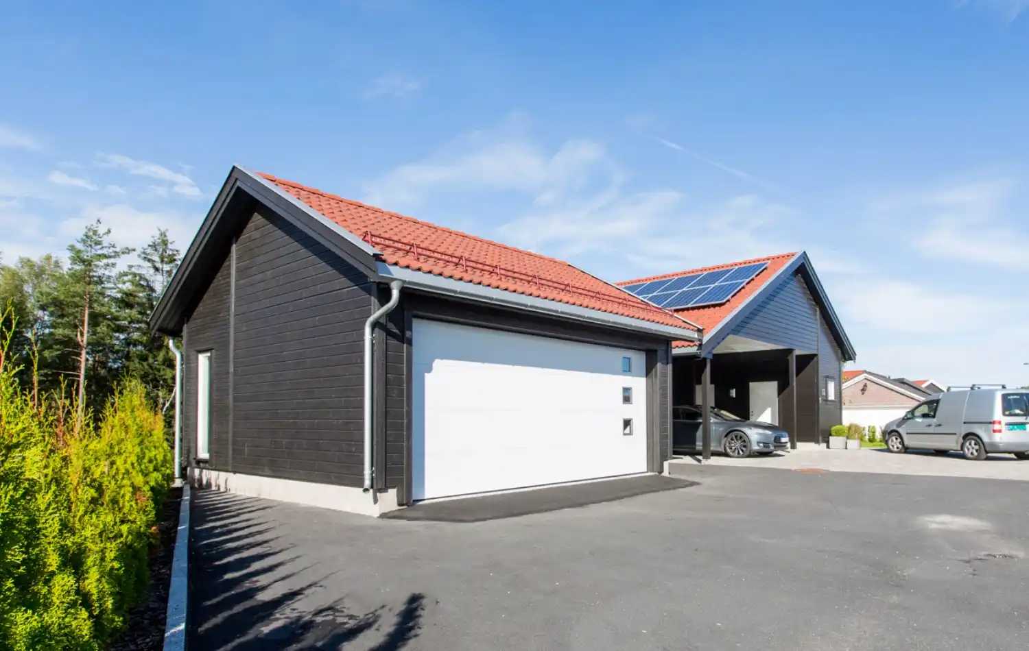 <a href='/bilder/referanser/saltak-dobbel/utvalgte/karlshusgarasjene_saltak_dobbel_29.jpg' download>Last ned bilde</a>