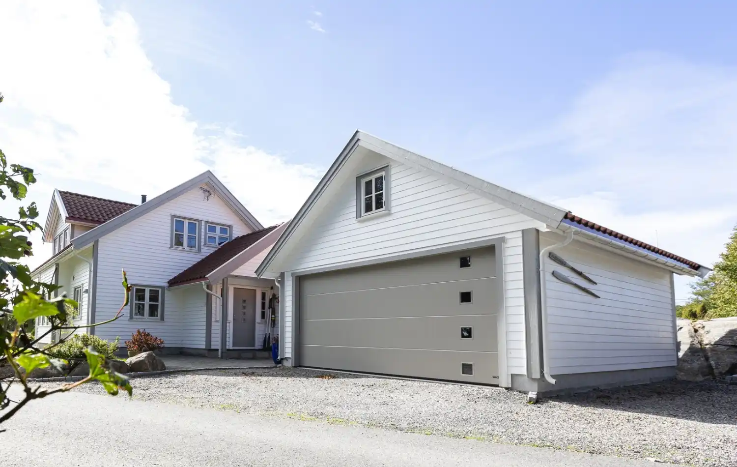 <a href='/bilder/referanser/saltak-dobbel/utvalgte/karlshusgarasjene_saltak_dobbel_47.jpg' download>Last ned bilde</a>