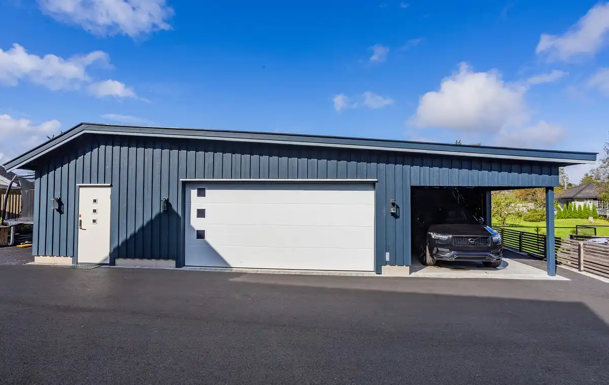 <a href='/bilder/referanser/saltak-enkel/karlshusgarasjene_front_justert.jpg' download>Last ned bilde</a>