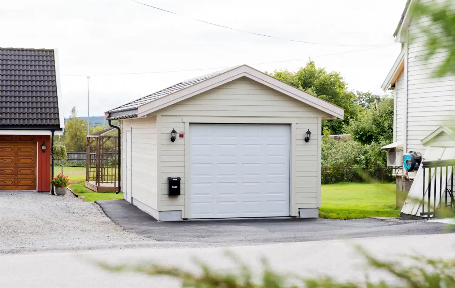 <a href='/bilder/referanser/saltak-enkel/karlshusgarasjene_saltak_enkel_3.jpg' download>Last ned bilde</a>