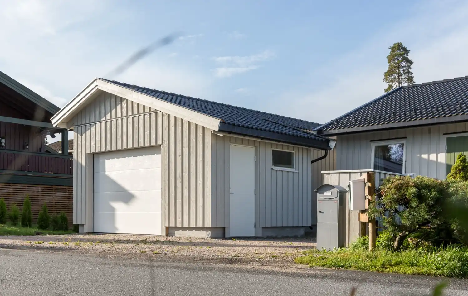 <a href='/bilder/referanser/saltak-enkel/karlshusgarasjene_saltak_enkel_6.jpg' download>Last ned bilde</a>