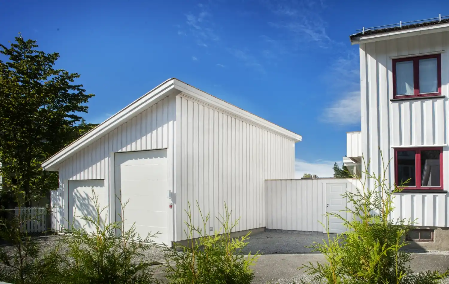 <a href='/bilder/referanser/store-garasjer/karlshusgarasjene_bobil-og-storegarasjer_007.jpg' download>Last ned bilde</a>