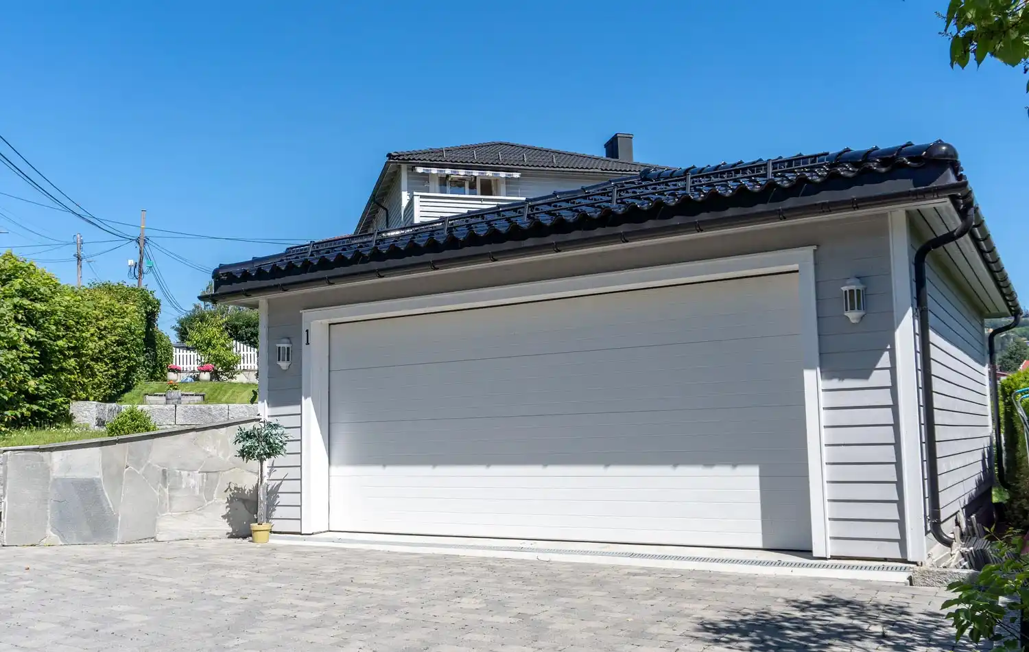 <a href='/bilder/referanser/valmtak/karlshusgarasjene_valmtak_003.jpg' download>Last ned bilde</a>