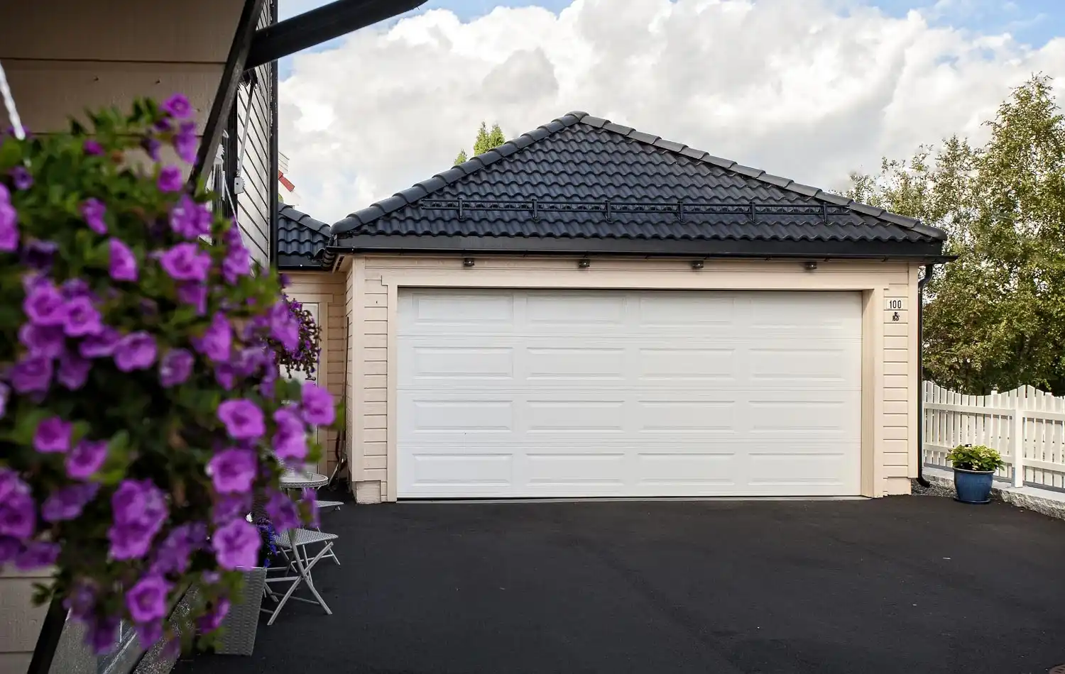 <a href='/bilder/referanser/valmtak/karlshusgarasjene_valmtak_007.jpg' download>Last ned bilde</a>